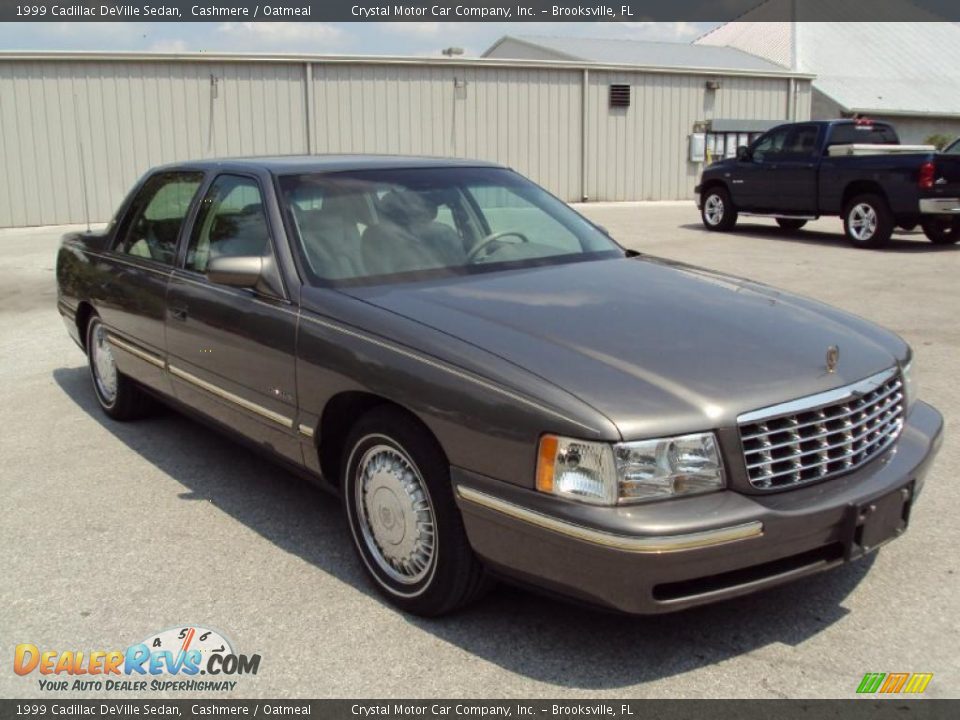 1999 Cadillac DeVille Sedan Cashmere / Oatmeal Photo #10