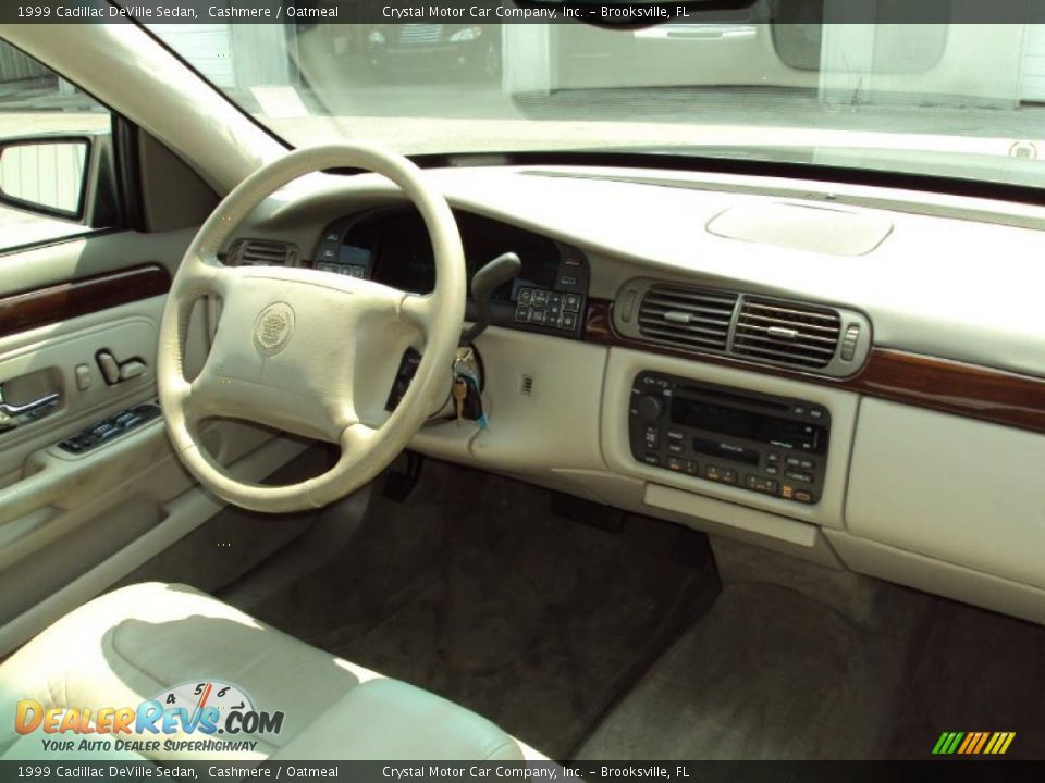 1999 Cadillac DeVille Sedan Cashmere / Oatmeal Photo #11