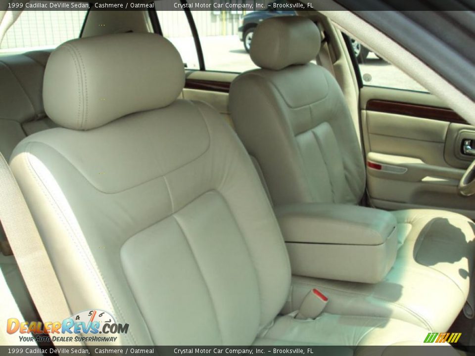 1999 Cadillac DeVille Sedan Cashmere / Oatmeal Photo #12