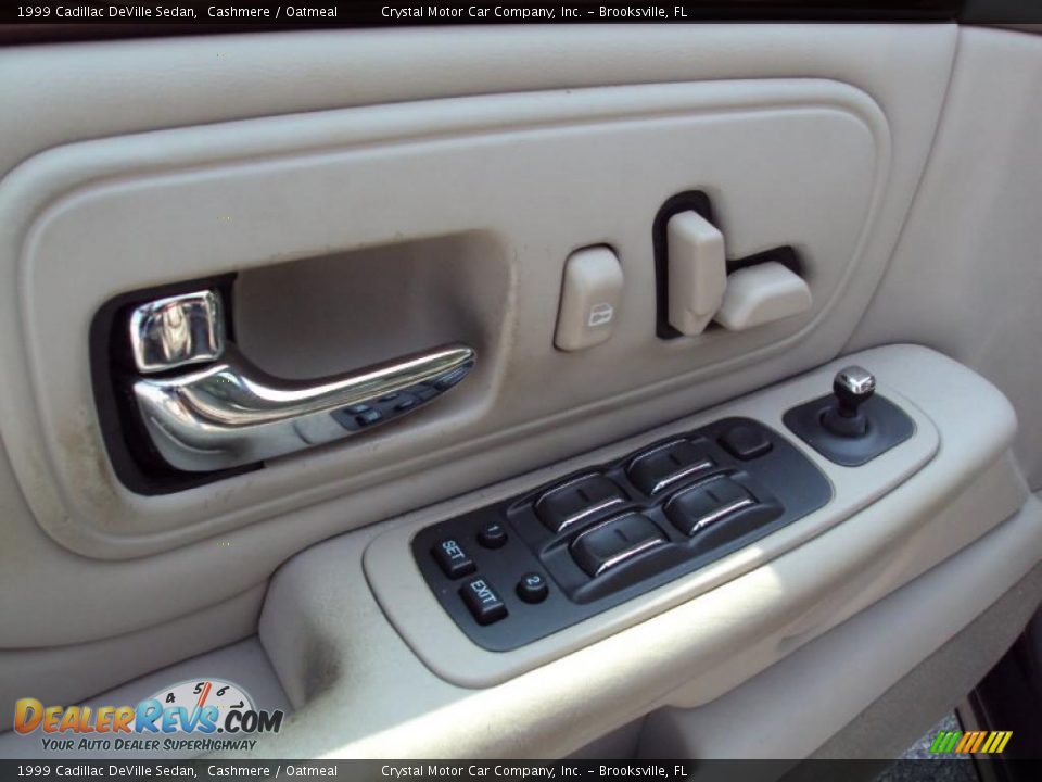 1999 Cadillac DeVille Sedan Cashmere / Oatmeal Photo #17