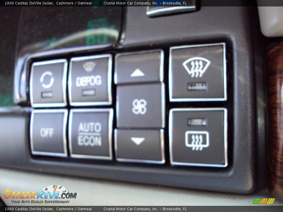 1999 Cadillac DeVille Sedan Cashmere / Oatmeal Photo #20