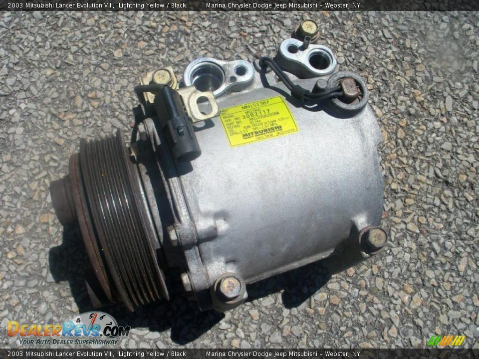 2003 Mitsubishi Lancer Evolution VIII Lightning Yellow / Black Photo #36