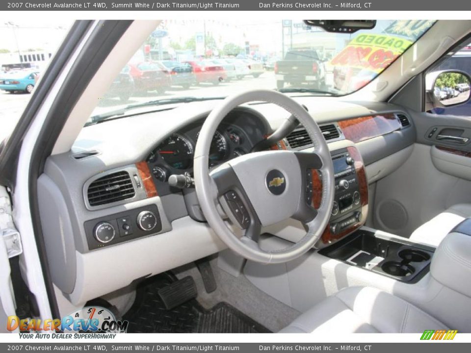 2007 Chevrolet Avalanche LT 4WD Summit White / Dark Titanium/Light Titanium Photo #11