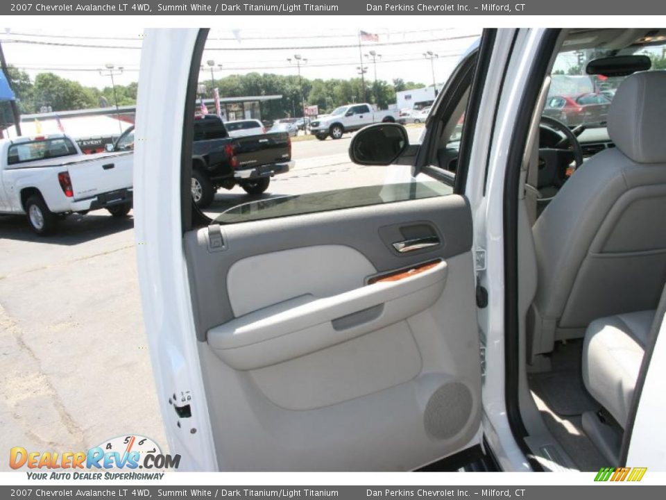 2007 Chevrolet Avalanche LT 4WD Summit White / Dark Titanium/Light Titanium Photo #15