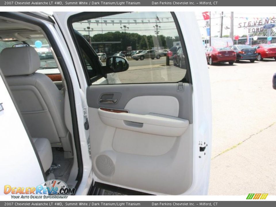 2007 Chevrolet Avalanche LT 4WD Summit White / Dark Titanium/Light Titanium Photo #16