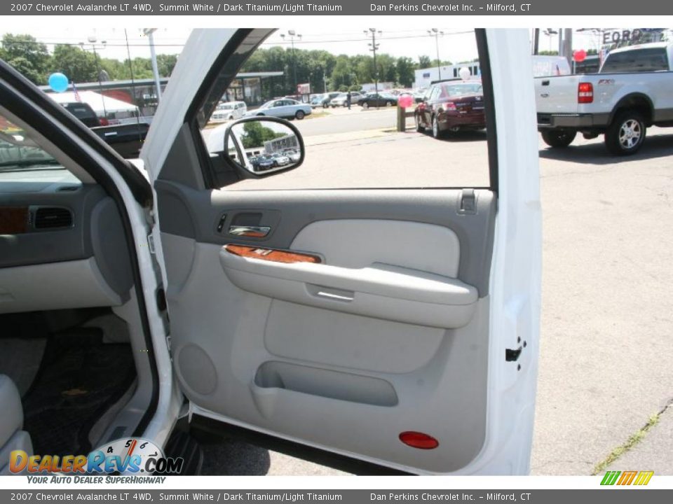 2007 Chevrolet Avalanche LT 4WD Summit White / Dark Titanium/Light Titanium Photo #17