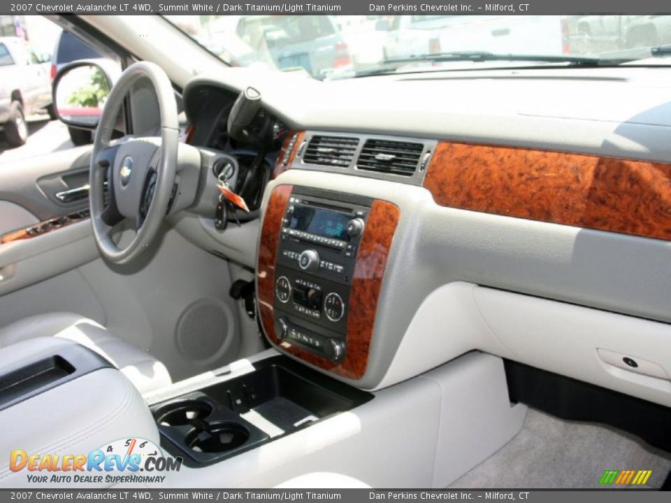 2007 Chevrolet Avalanche LT 4WD Summit White / Dark Titanium/Light Titanium Photo #18