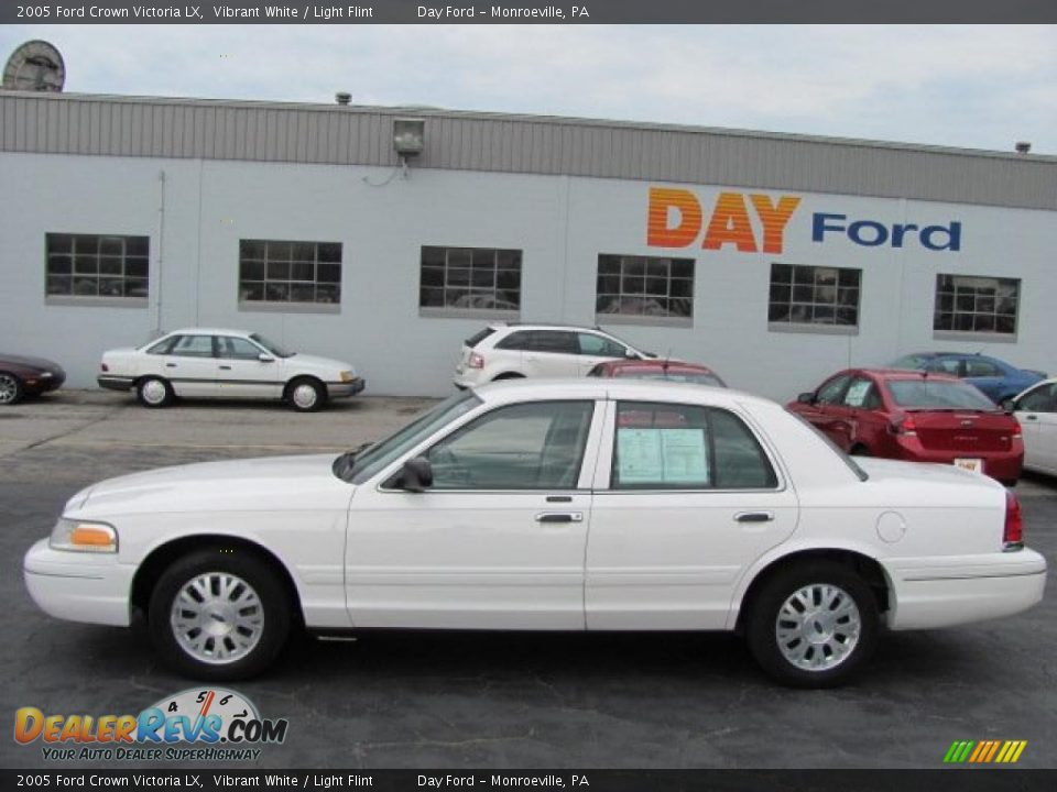 2005 Ford Crown Victoria LX Vibrant White / Light Flint Photo #2