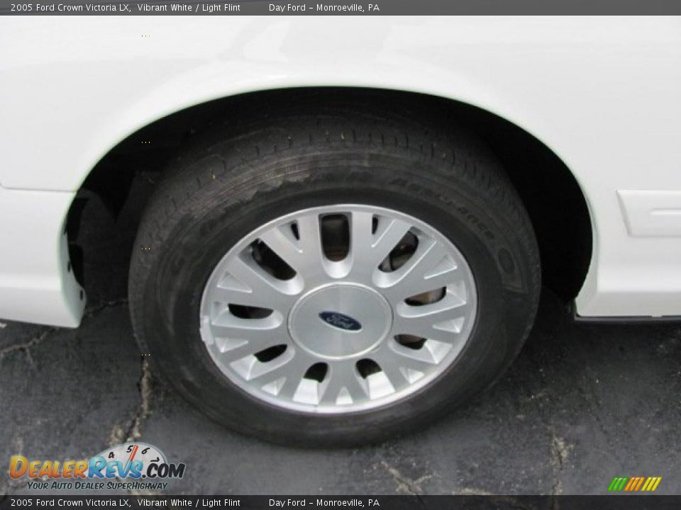 2005 Ford Crown Victoria LX Vibrant White / Light Flint Photo #3