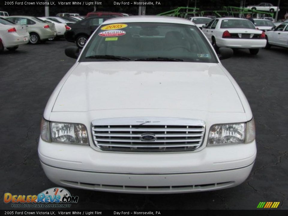 2005 Ford Crown Victoria LX Vibrant White / Light Flint Photo #4