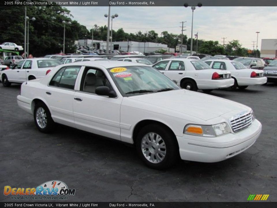 2005 Ford Crown Victoria LX Vibrant White / Light Flint Photo #5