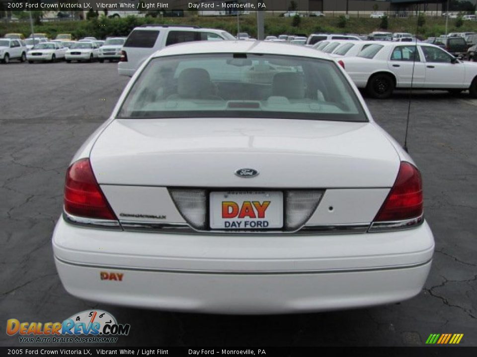 2005 Ford Crown Victoria LX Vibrant White / Light Flint Photo #7