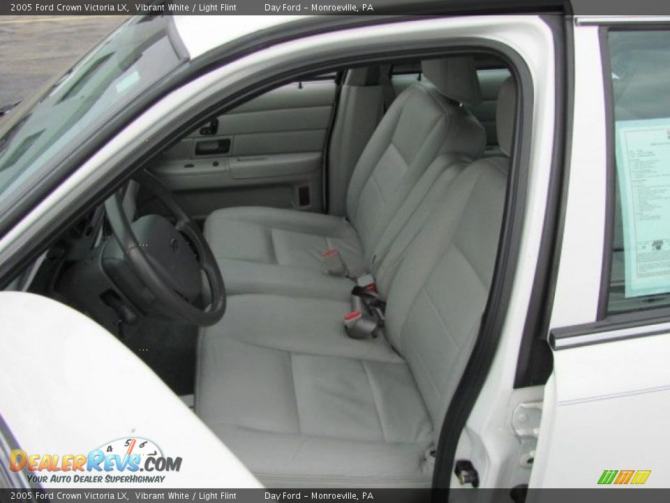 2005 Ford Crown Victoria LX Vibrant White / Light Flint Photo #9