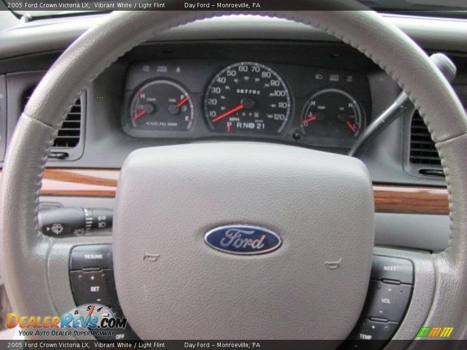2005 Ford Crown Victoria LX Vibrant White / Light Flint Photo #11