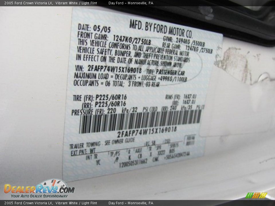 2005 Ford Crown Victoria LX Vibrant White / Light Flint Photo #14