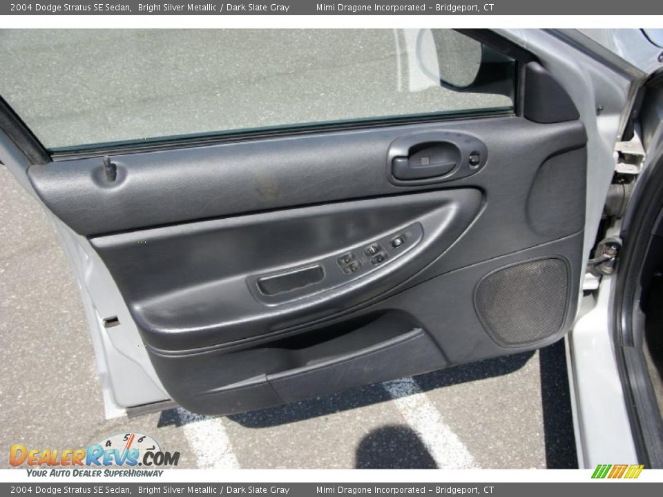 2004 Dodge Stratus SE Sedan Bright Silver Metallic / Dark Slate Gray Photo #11