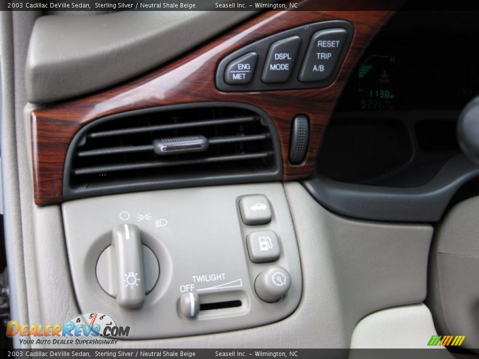2003 Cadillac DeVille Sedan Sterling Silver / Neutral Shale Beige Photo #10
