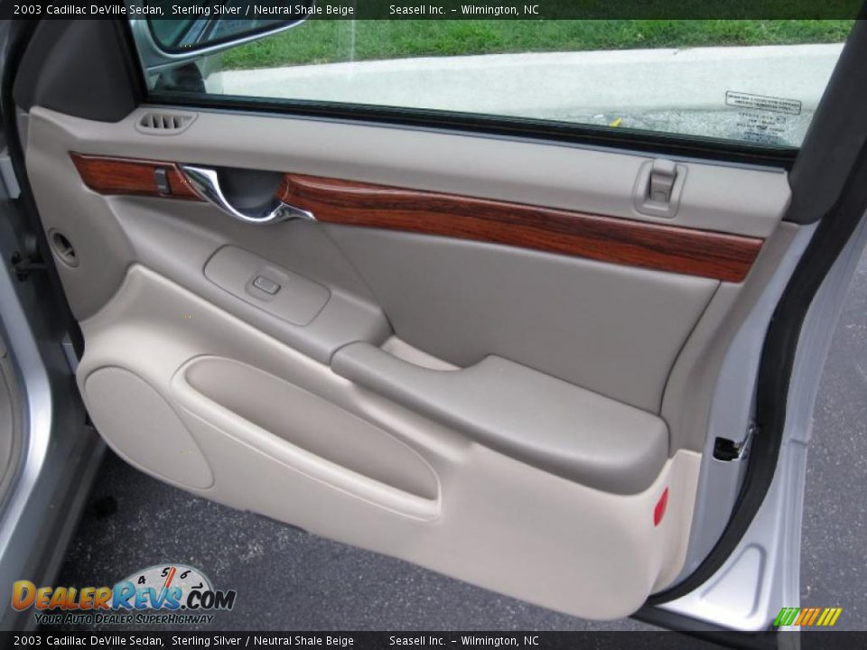 2003 Cadillac DeVille Sedan Sterling Silver / Neutral Shale Beige Photo #24