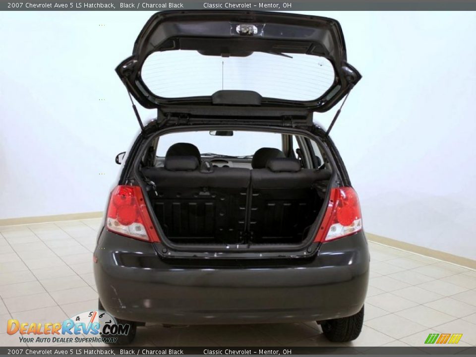 2007 Chevrolet Aveo 5 LS Hatchback Black / Charcoal Black Photo #20