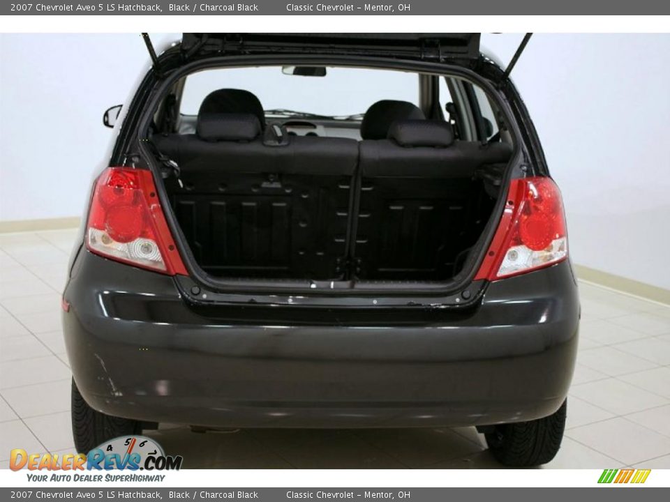2007 Chevrolet Aveo 5 LS Hatchback Black / Charcoal Black Photo #21
