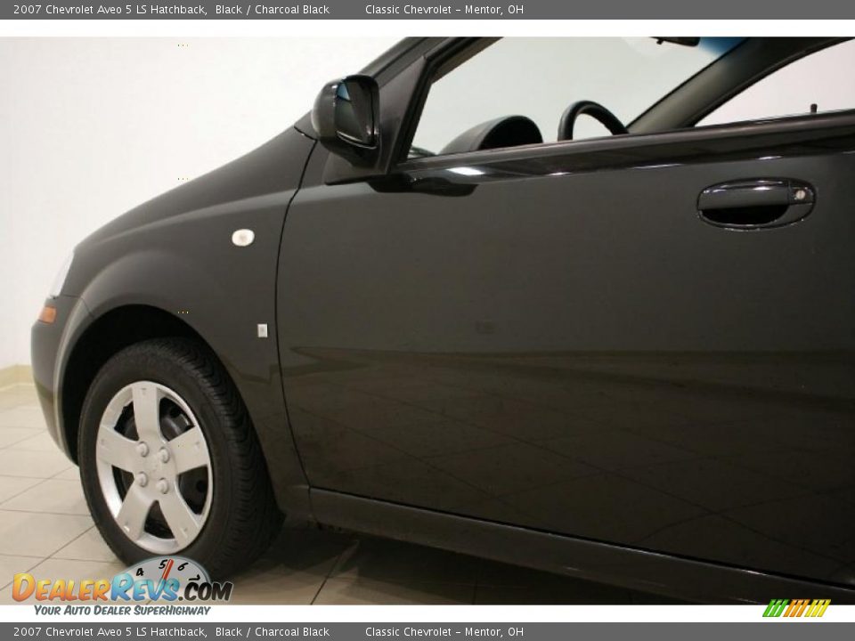 2007 Chevrolet Aveo 5 LS Hatchback Black / Charcoal Black Photo #23
