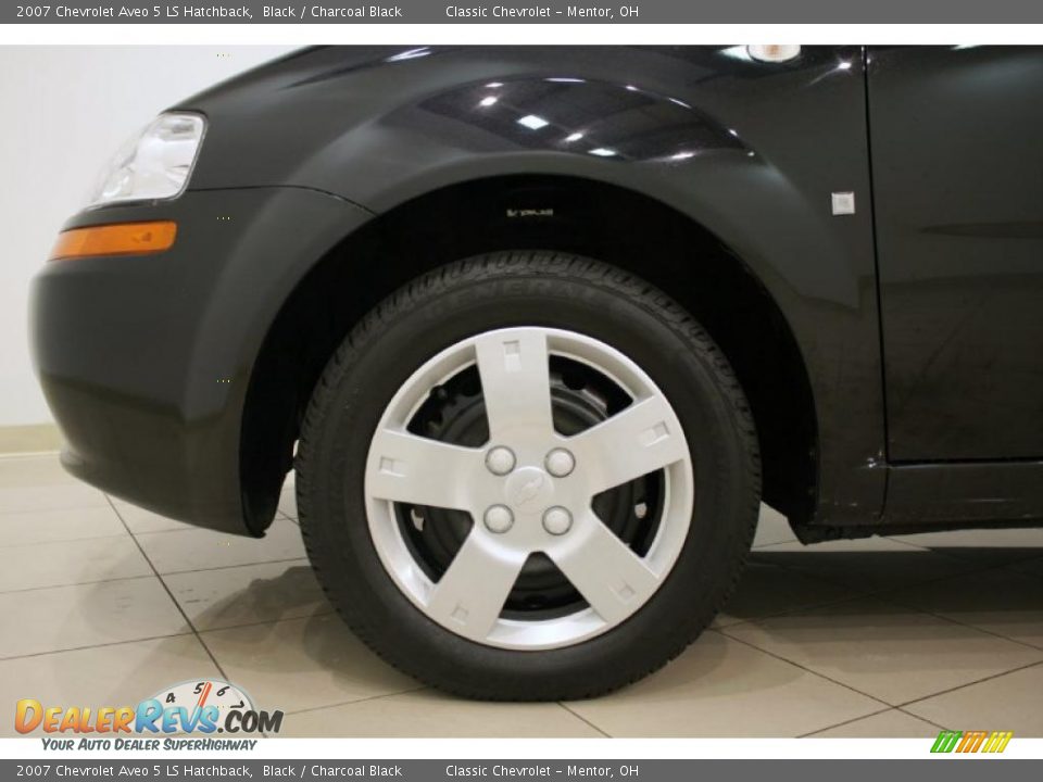 2007 Chevrolet Aveo 5 LS Hatchback Black / Charcoal Black Photo #24