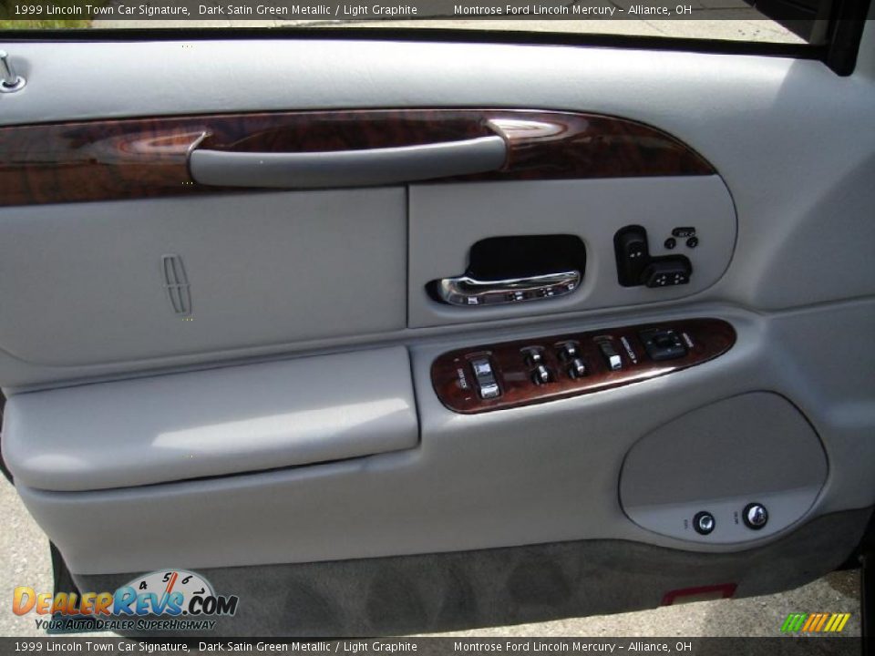 1999 Lincoln Town Car Signature Dark Satin Green Metallic / Light Graphite Photo #23