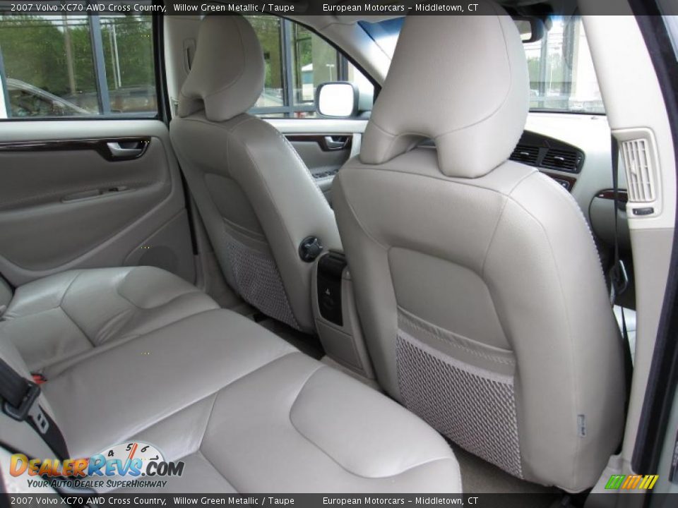 2007 Volvo XC70 AWD Cross Country Willow Green Metallic / Taupe Photo #13