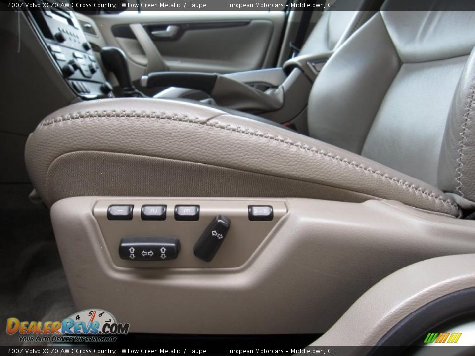 2007 Volvo XC70 AWD Cross Country Willow Green Metallic / Taupe Photo #14
