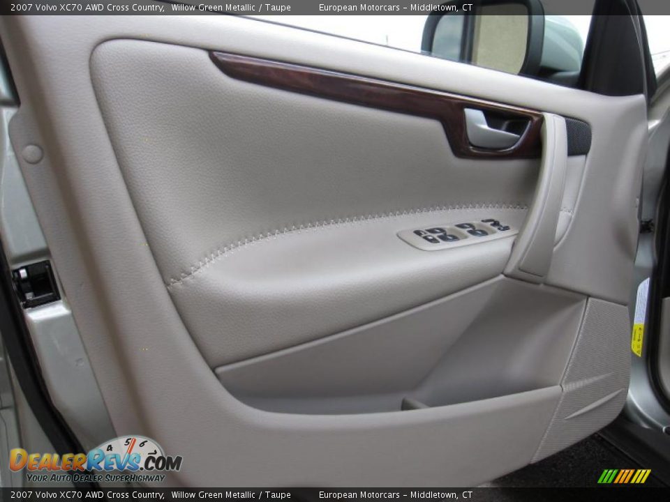 2007 Volvo XC70 AWD Cross Country Willow Green Metallic / Taupe Photo #15
