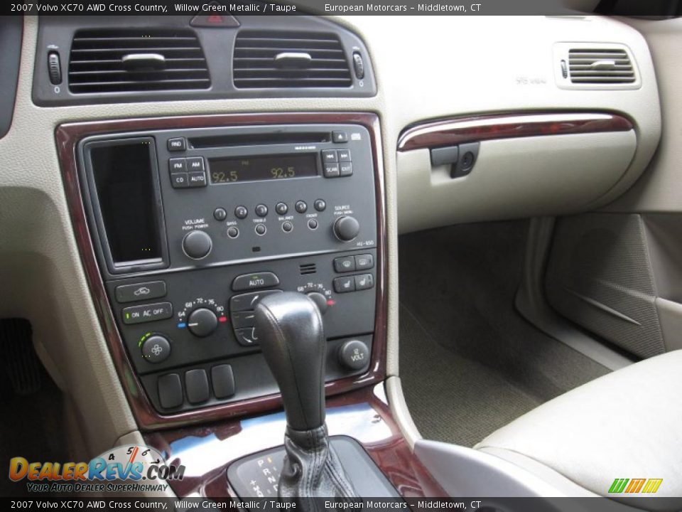 2007 Volvo XC70 AWD Cross Country Willow Green Metallic / Taupe Photo #16