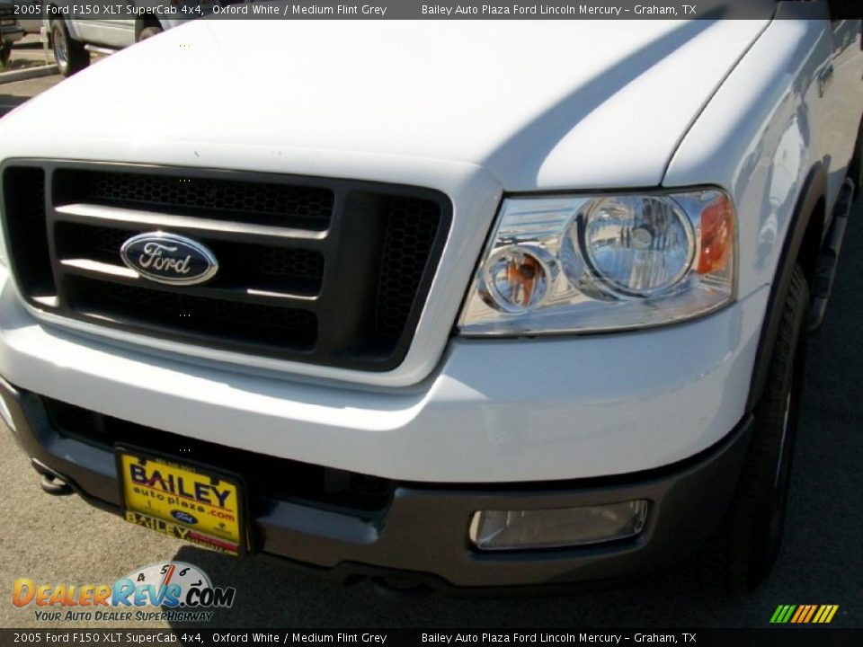 2005 Ford F150 XLT SuperCab 4x4 Oxford White / Medium Flint Grey Photo #1