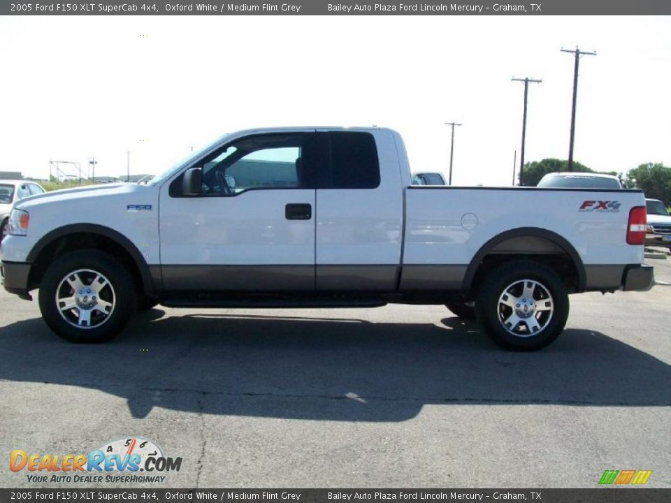 2005 Ford F150 XLT SuperCab 4x4 Oxford White / Medium Flint Grey Photo #2