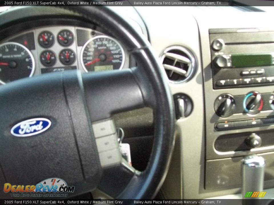 2005 Ford F150 XLT SuperCab 4x4 Oxford White / Medium Flint Grey Photo #3