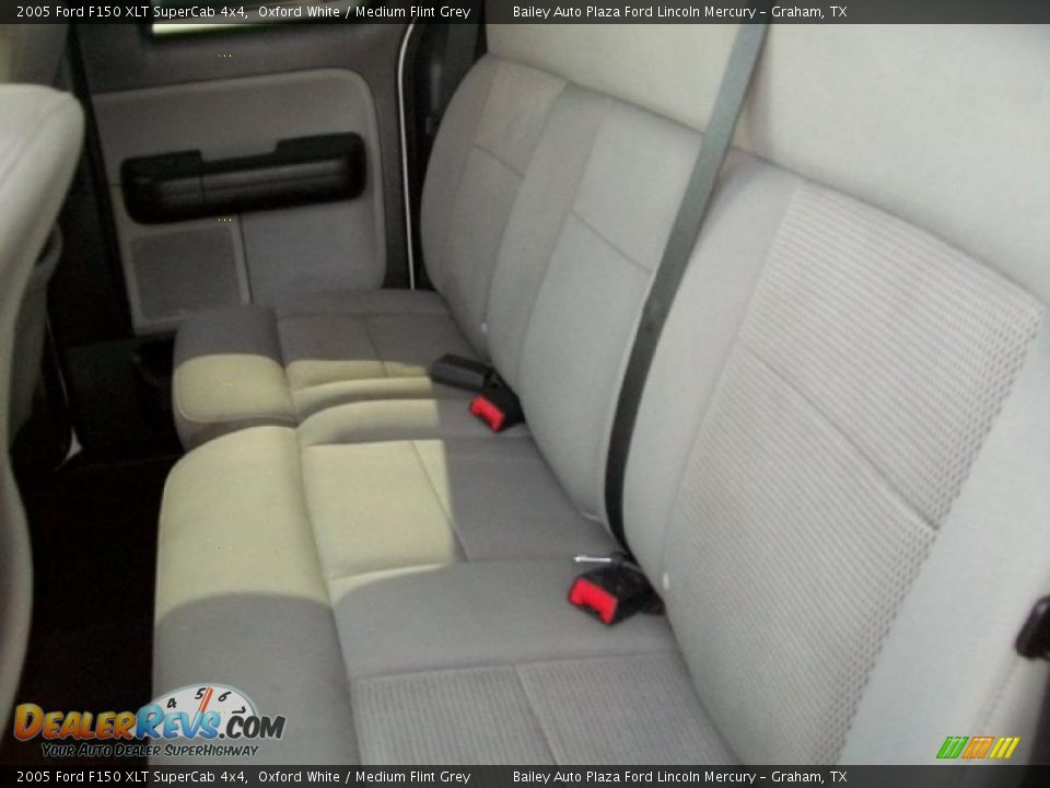 2005 Ford F150 XLT SuperCab 4x4 Oxford White / Medium Flint Grey Photo #4