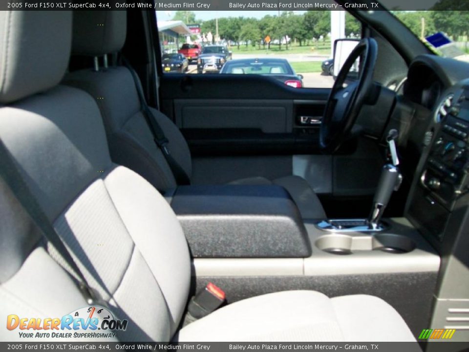 2005 Ford F150 XLT SuperCab 4x4 Oxford White / Medium Flint Grey Photo #6