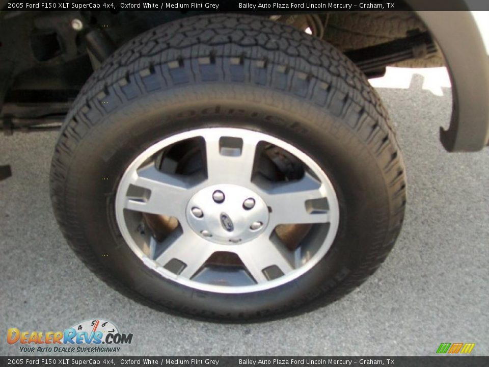2005 Ford F150 XLT SuperCab 4x4 Oxford White / Medium Flint Grey Photo #7