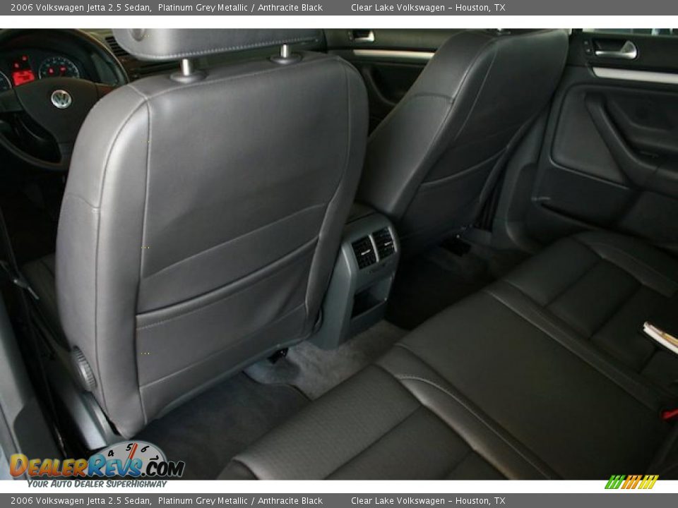 2006 Volkswagen Jetta 2.5 Sedan Platinum Grey Metallic / Anthracite Black Photo #22