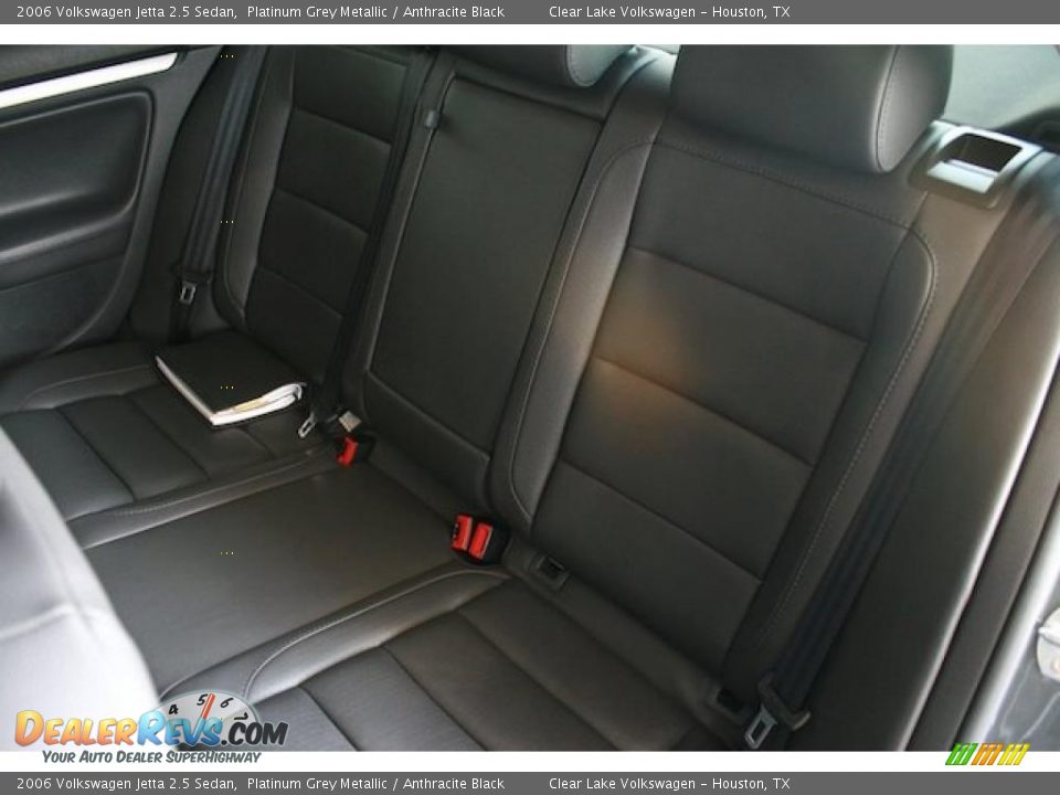 2006 Volkswagen Jetta 2.5 Sedan Platinum Grey Metallic / Anthracite Black Photo #24