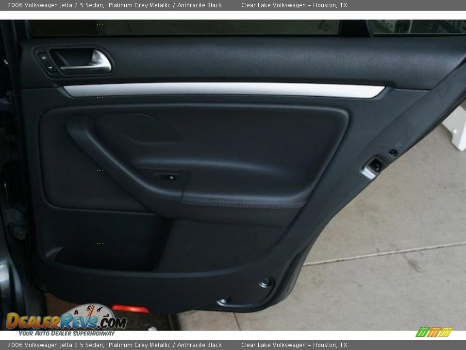 2006 Volkswagen Jetta 2.5 Sedan Platinum Grey Metallic / Anthracite Black Photo #25