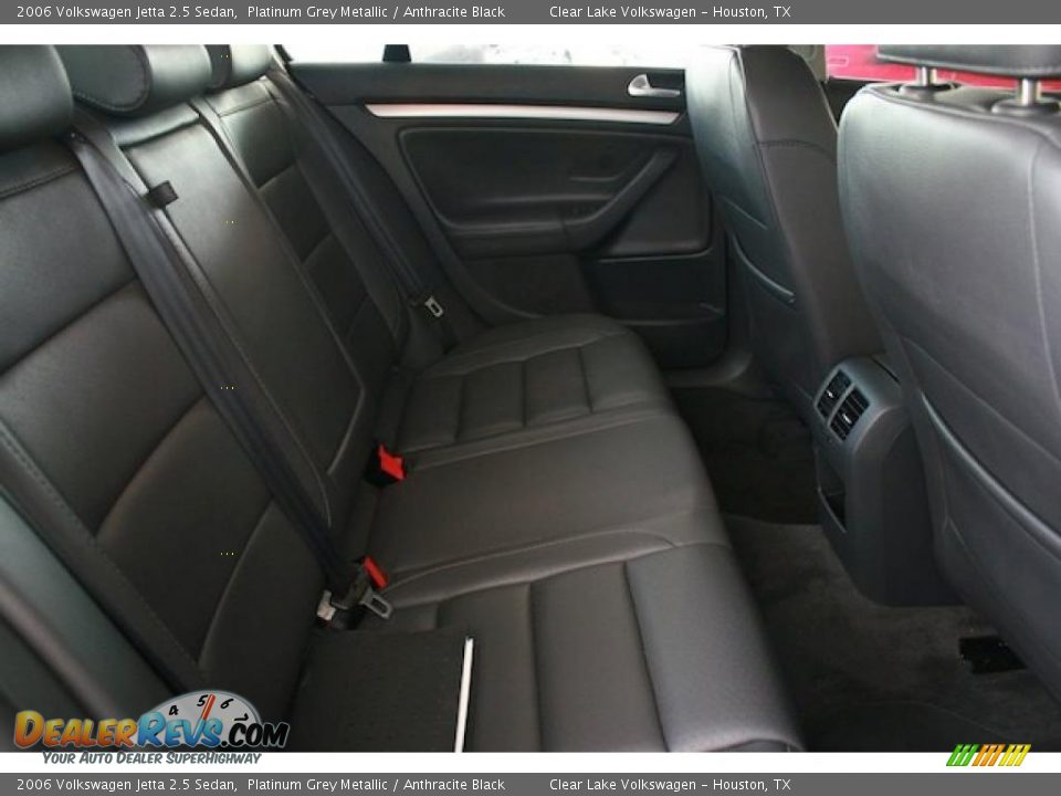 2006 Volkswagen Jetta 2.5 Sedan Platinum Grey Metallic / Anthracite Black Photo #26