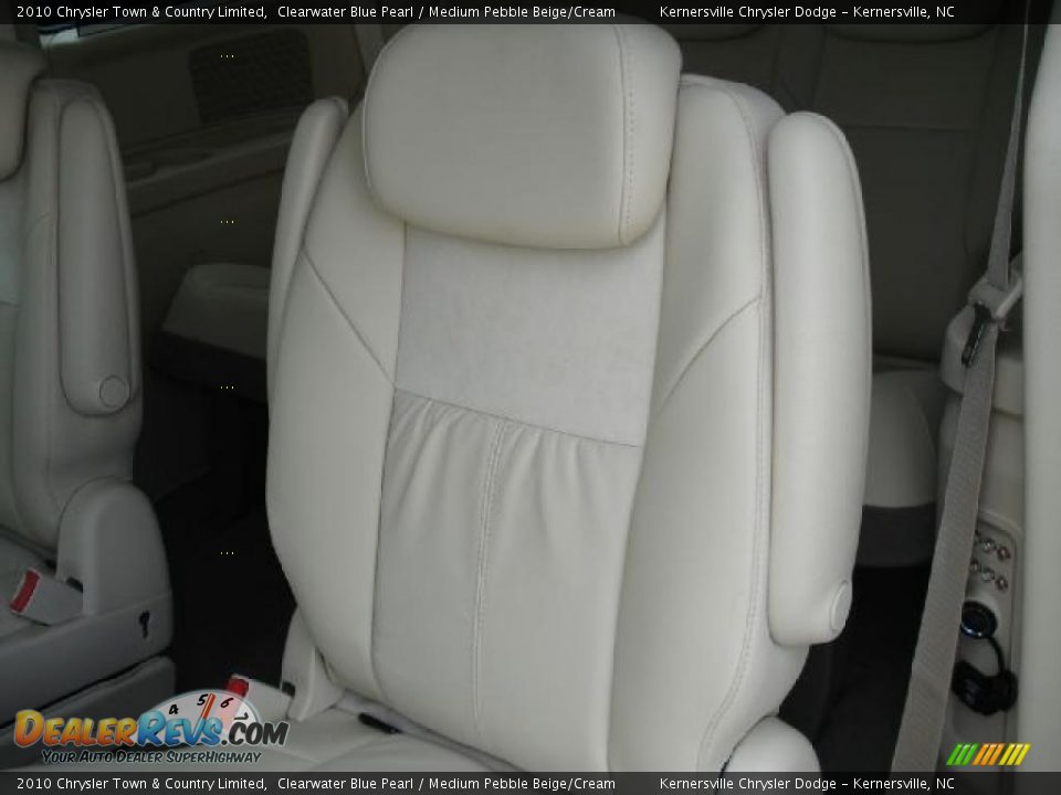 2010 Chrysler Town & Country Limited Clearwater Blue Pearl / Medium Pebble Beige/Cream Photo #11