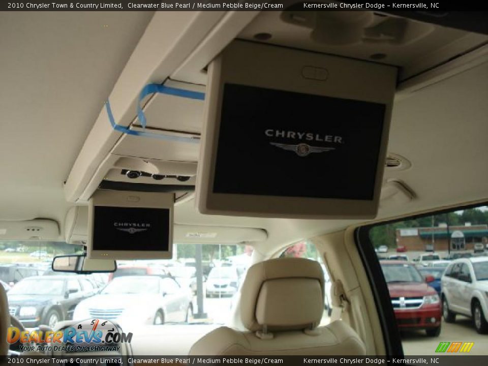 2010 Chrysler Town & Country Limited Clearwater Blue Pearl / Medium Pebble Beige/Cream Photo #16