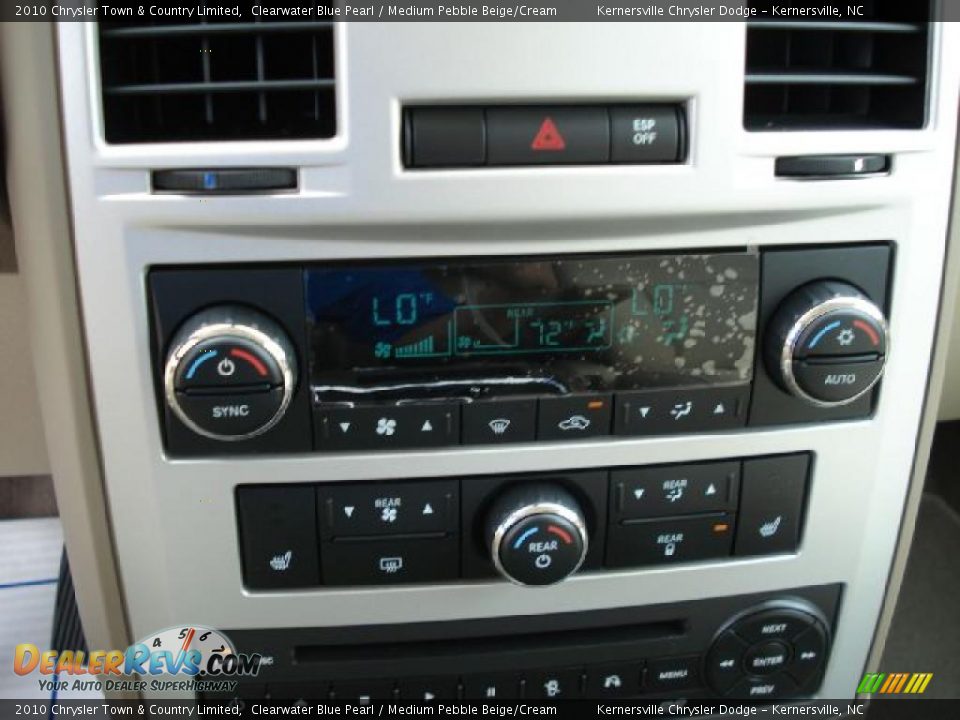 2010 Chrysler Town & Country Limited Clearwater Blue Pearl / Medium Pebble Beige/Cream Photo #18