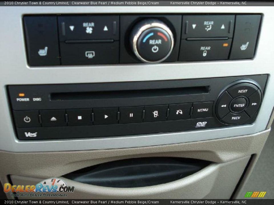 2010 Chrysler Town & Country Limited Clearwater Blue Pearl / Medium Pebble Beige/Cream Photo #19