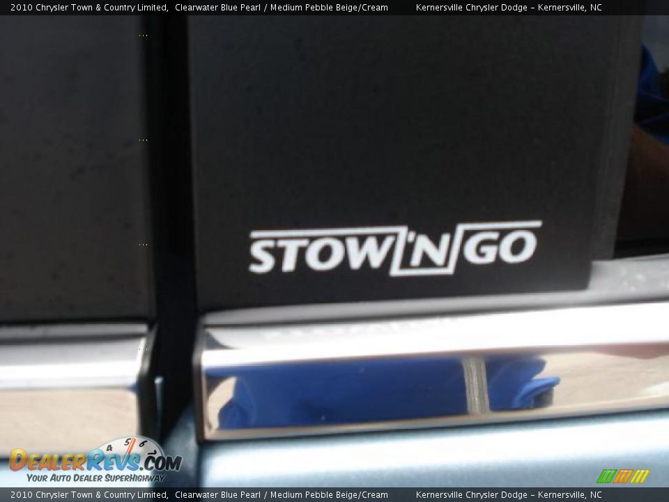 2010 Chrysler Town & Country Limited Clearwater Blue Pearl / Medium Pebble Beige/Cream Photo #20