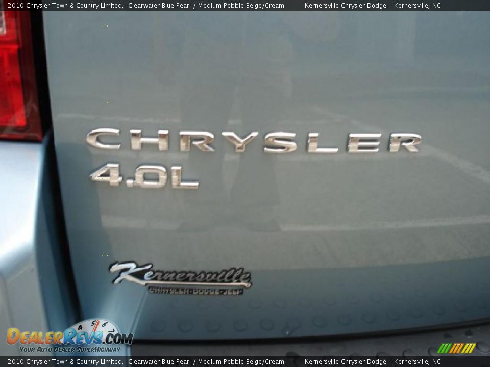 2010 Chrysler Town & Country Limited Clearwater Blue Pearl / Medium Pebble Beige/Cream Photo #21