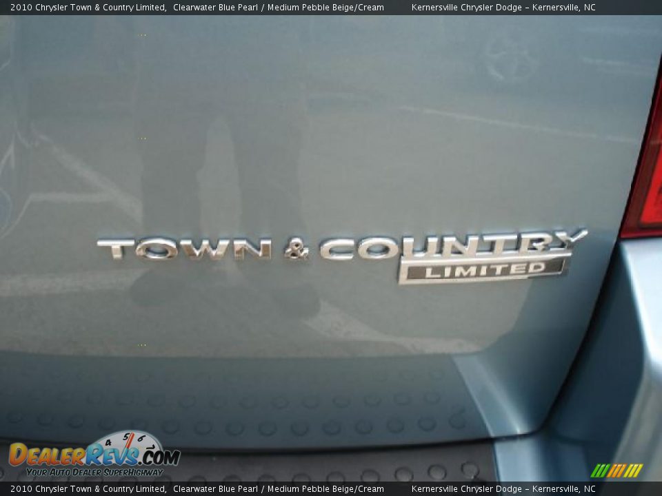 2010 Chrysler Town & Country Limited Clearwater Blue Pearl / Medium Pebble Beige/Cream Photo #22