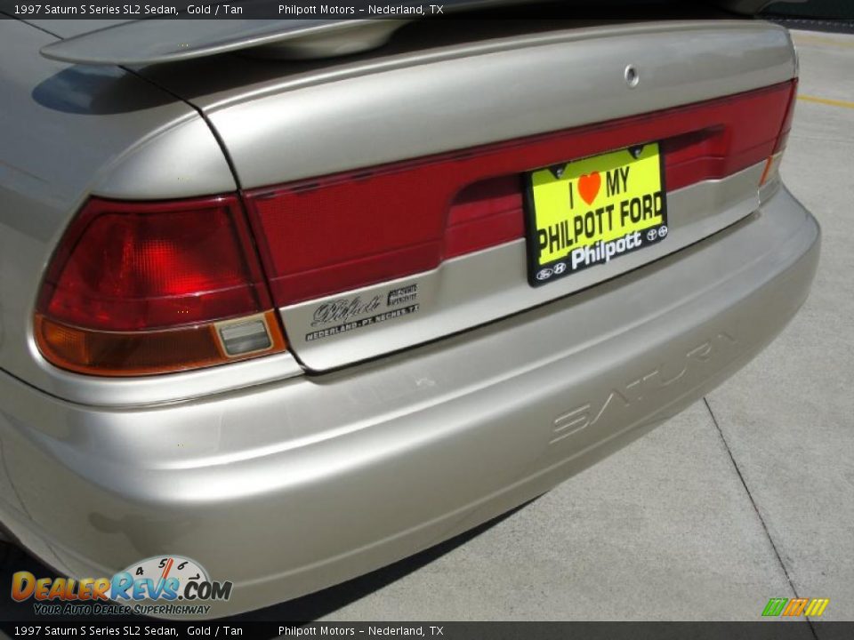 1997 Saturn S Series SL2 Sedan Gold / Tan Photo #18