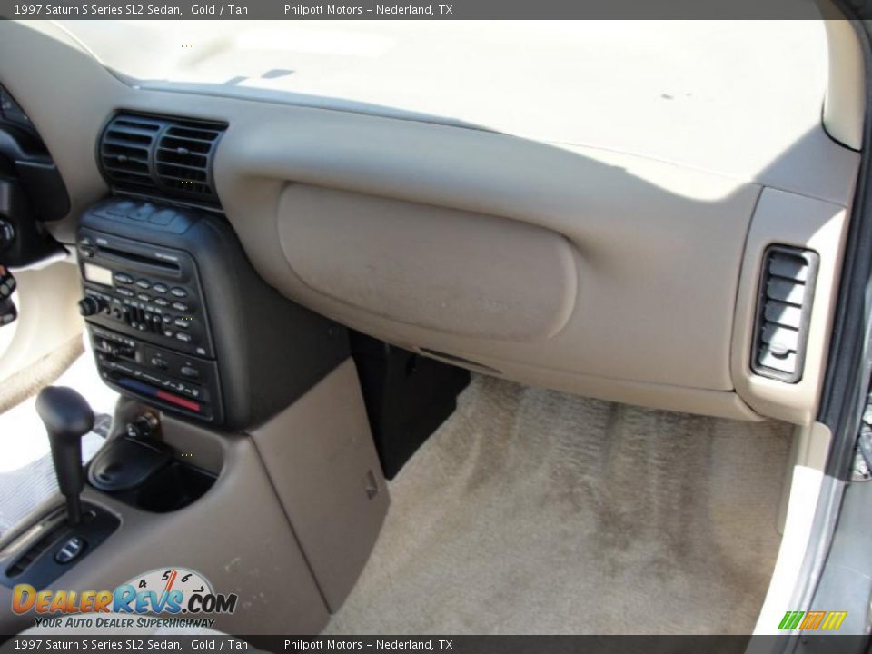 1997 Saturn S Series SL2 Sedan Gold / Tan Photo #21